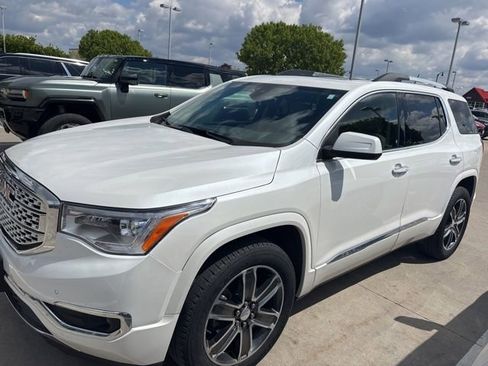 Used 2018 GMC Acadia Denali w/ Technology Package AWD/4WD image 4
