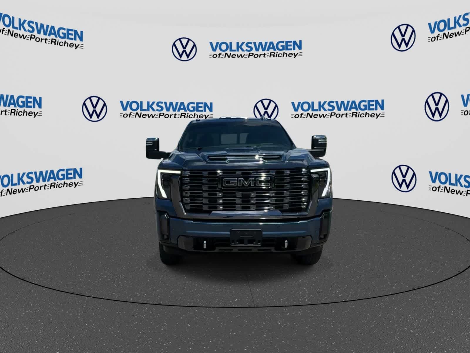 Used 2024 GMC Sierra 3500 Denali Ultimate AWD/4WD image 3