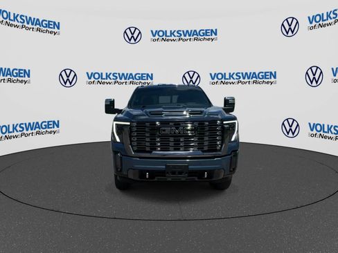 Used 2024 GMC Sierra 3500 Denali Ultimate AWD/4WD image 3