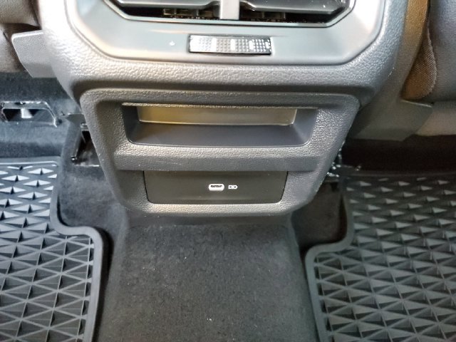 Certified 2023 Volkswagen Taos SE w/ Panoramic Sunroof Package FWD image 18