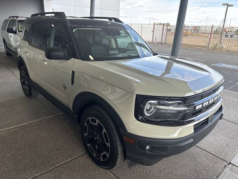 Used 2024 Ford Bronco Sport Outer Banks w/ Tech Package image 3