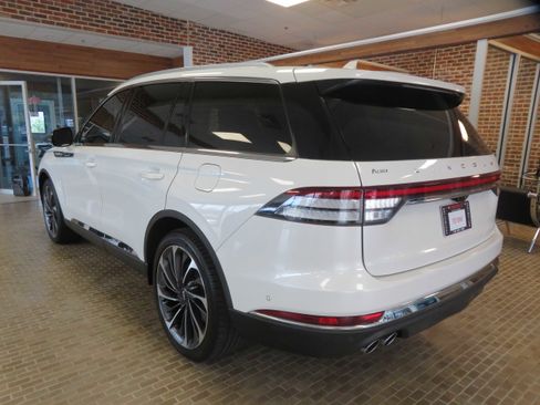 Used 2020 Lincoln Aviator Reserve w/ Equipment Group 202A image 6