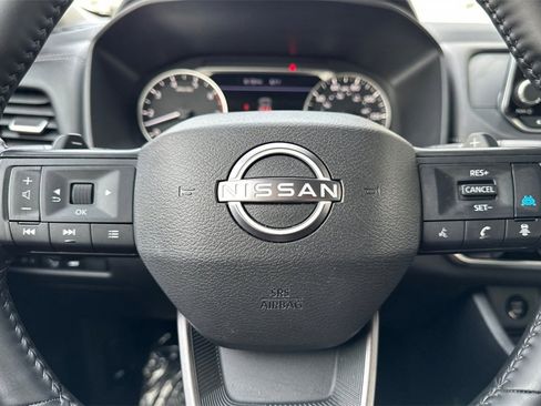 Used 2025 Nissan Rogue SV image 25