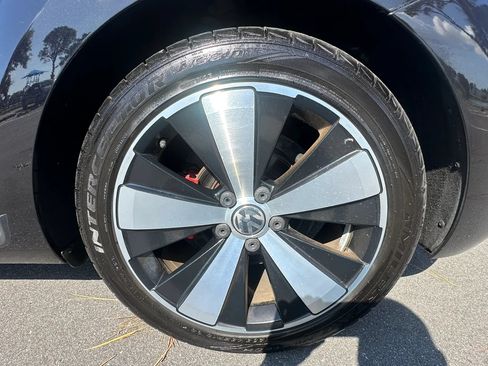 Used 2013 Volkswagen Beetle 2.0T FWD image 17