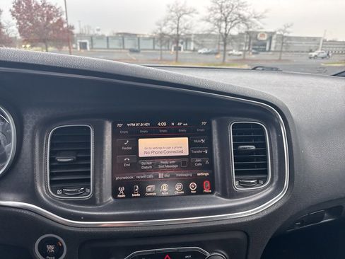 Used 2015 Dodge Charger SXT image 17