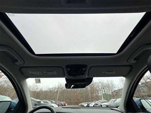 Used 2024 Kia Niro SX Touring image 16