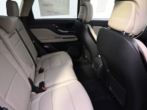 New 2026 Lincoln Corsair Reserve image 18