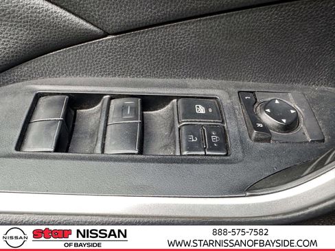 Used 2019 Toyota RAV4 LE image 13