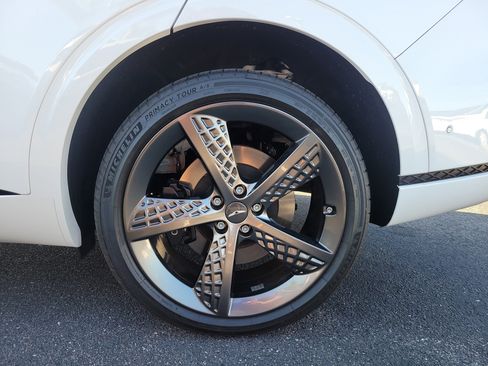 Used 2025 Genesis GV70 3.5T Sport w/ Sport Prestige Package image 8