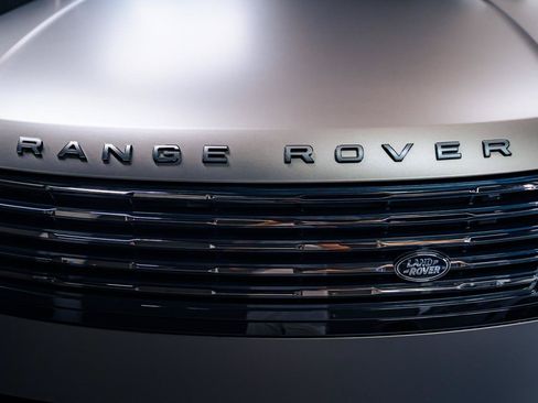 Used 2024 Land Rover Range Rover SV AWD/4WD image 15
