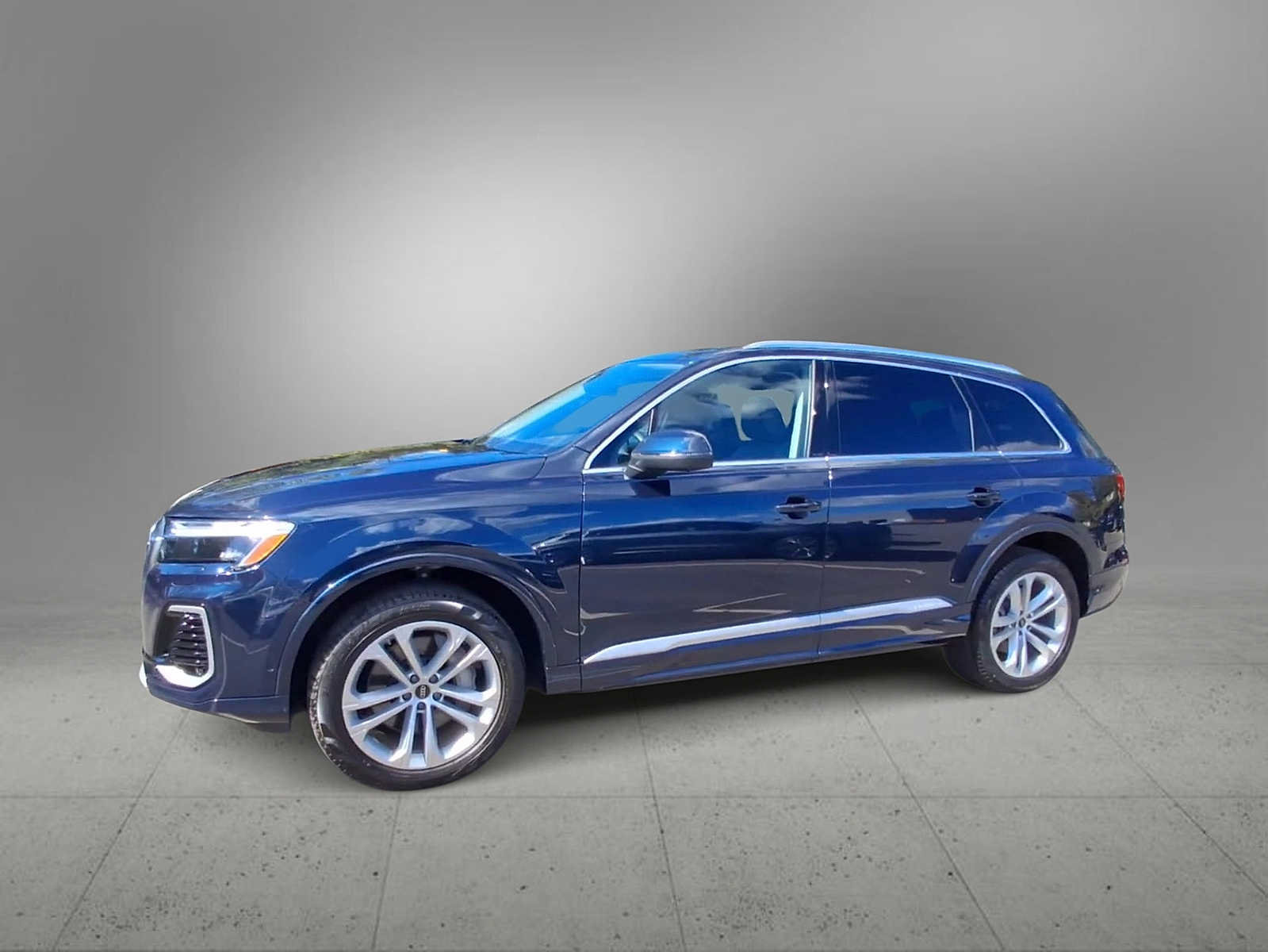 Used 2025 Audi Q7 2.0T Premium w/ Convenience Package AWD/4WD image 4