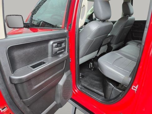 Used 2017 RAM 1500 ST RWD image 23