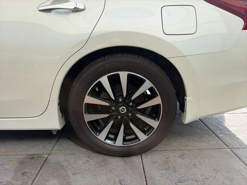 Used 2018 Nissan Altima 2.5 SV w/ 2.5 SV Technology Package FWD image 13