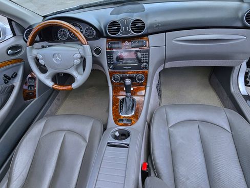 Used 2009 Mercedes-Benz CLK 350 Cabriolet w/ Appearance Pkg image 17