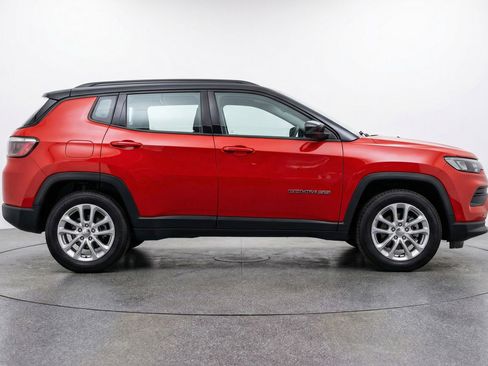 Used 2025 Jeep Compass Limited image 11