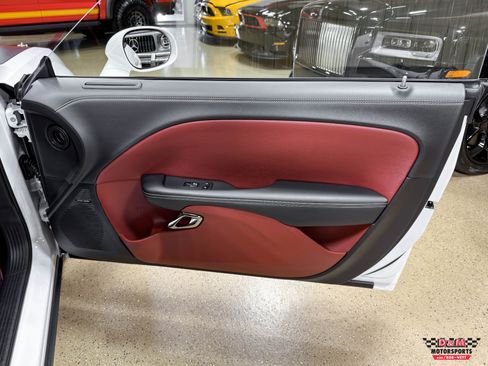 Used 2022 Dodge Challenger SRT Hellcat image 32