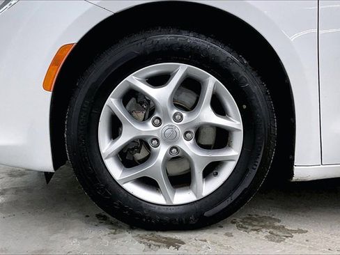 Used 2020 Chrysler Pacifica Limited image 10