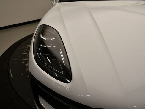 Used 2025 Porsche Macan image 14