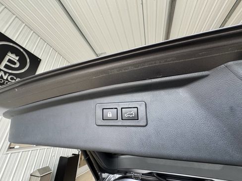 Used 2023 Subaru Outback Premium image 12