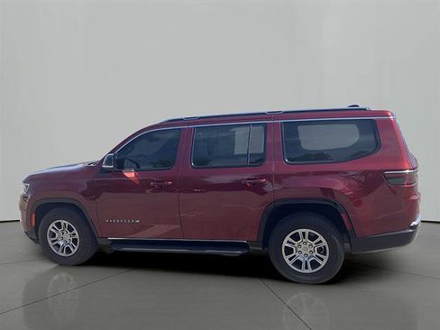 Used 2024 Jeep Wagoneer 4WD image 2