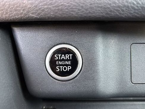 Used 2021 Nissan Rogue SV w/ Premium Package image 24