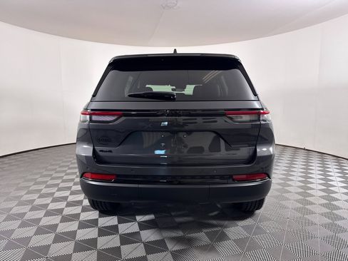 New 2025 Jeep Grand Cherokee Altitude image 8