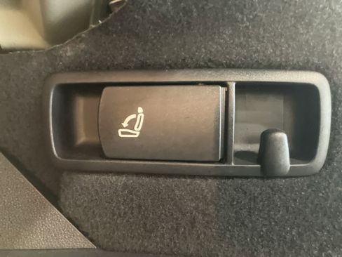 Used 2013 Volkswagen Beetle 2.5 image 30