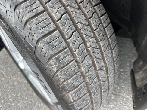 Used 2022 Toyota Highlander LE image 32