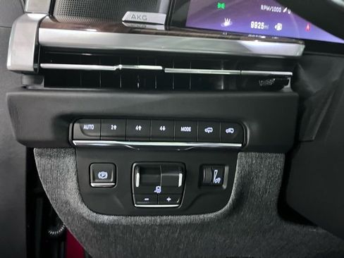 Used 2026 Cadillac Escalade Platinum Sport w/ LPO, ONYX Package image 28