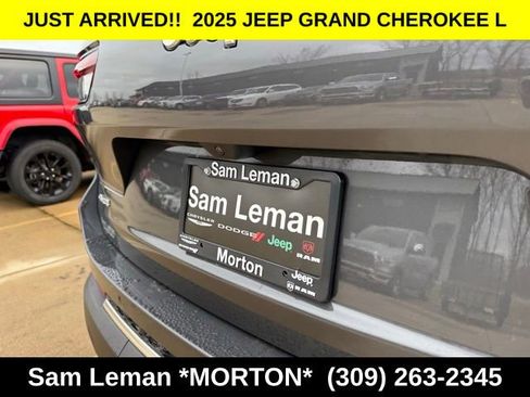 New 2025 Jeep Grand Cherokee L Laredo w/ Luxury Tech Group I image 6