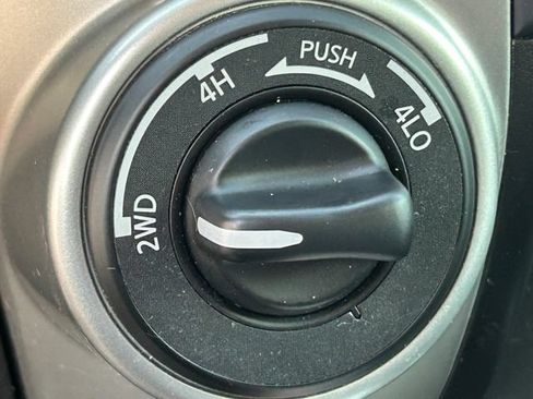 Used 2018 Nissan Titan PRO-4X w/ Pro-4x Convenience Package AWD/4WD image 15