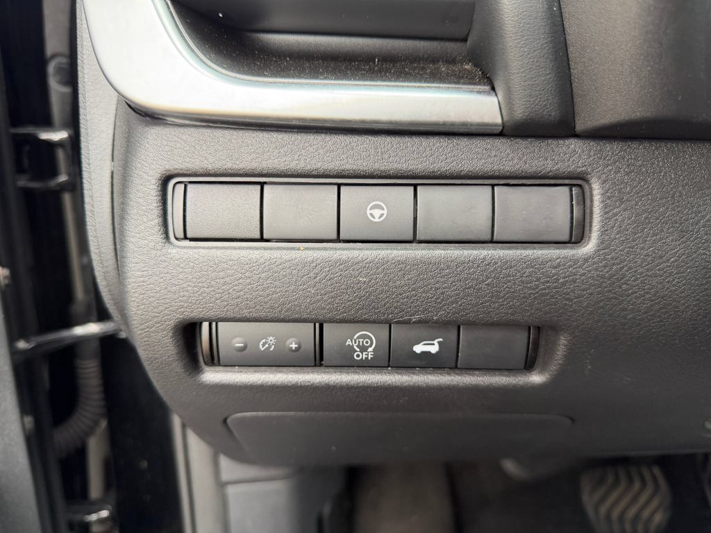 Used 2024 Nissan Rogue SV AWD/4WD image 23