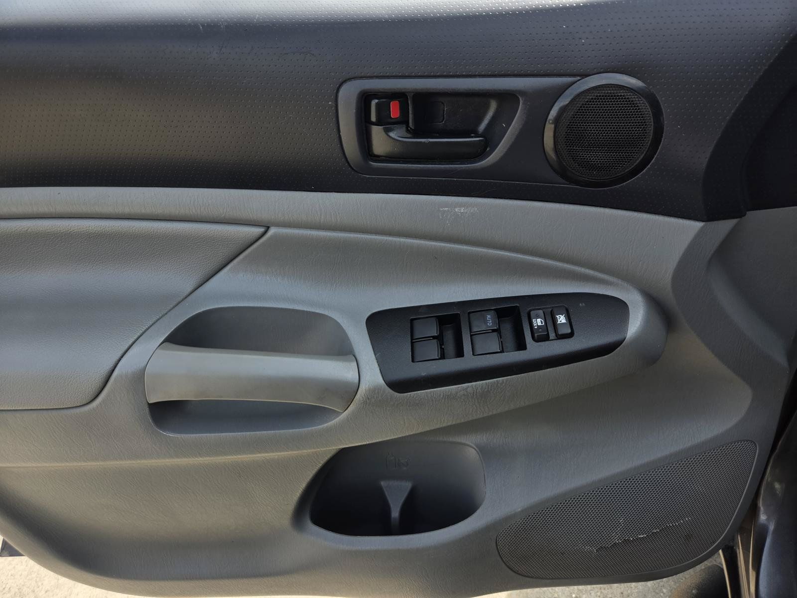 Used 2015 Toyota Tacoma PreRunner RWD image 18