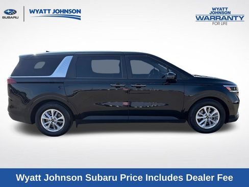 Used 2024 Kia Carnival LX FWD image 11