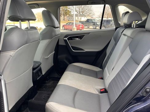 Used 2021 Toyota RAV4 Limited image 14