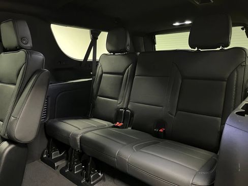 Used 2025 GMC Yukon XL Denali AWD/4WD image 48