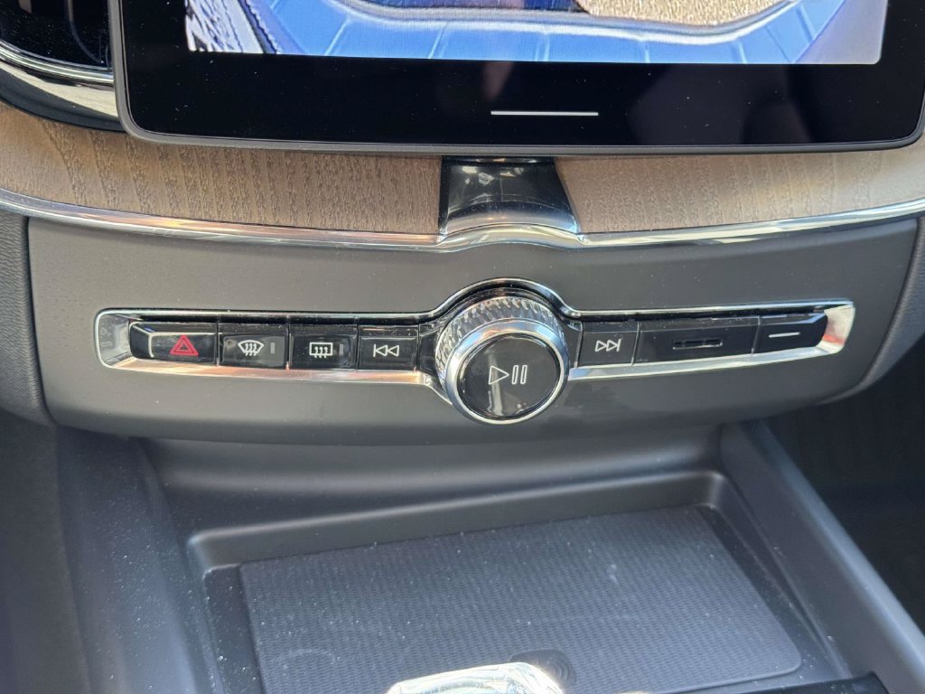 Used 2026 Volvo XC60 B5 Plus AWD/4WD image 26