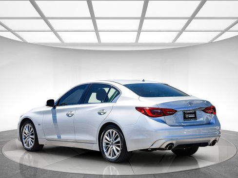 Used 2018 INFINITI Q50 Luxe RWD image 2