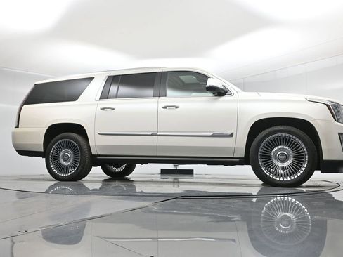 Used 2015 Cadillac Escalade ESV Platinum image 3