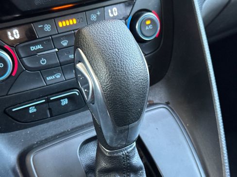 Used 2022 Ford Transit Connect XLT FWD image 24