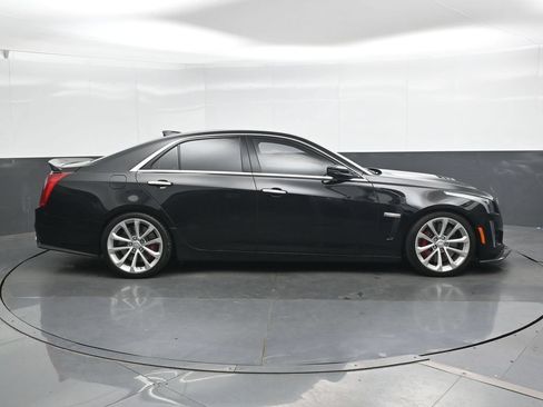 Used 2018 Cadillac CTS V w/ Carbon Fibre Package RWD image 4