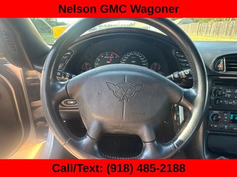 Used 2003 Chevrolet Corvette Coupe w/ Preferred Equipment Group RWD image 18