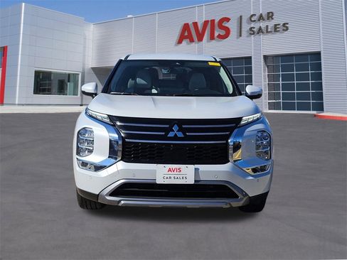 Used 2025 Mitsubishi Outlander SE image 10