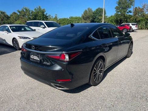 Used 2022 Lexus ES 350 w/ Premium Package FWD image 2
