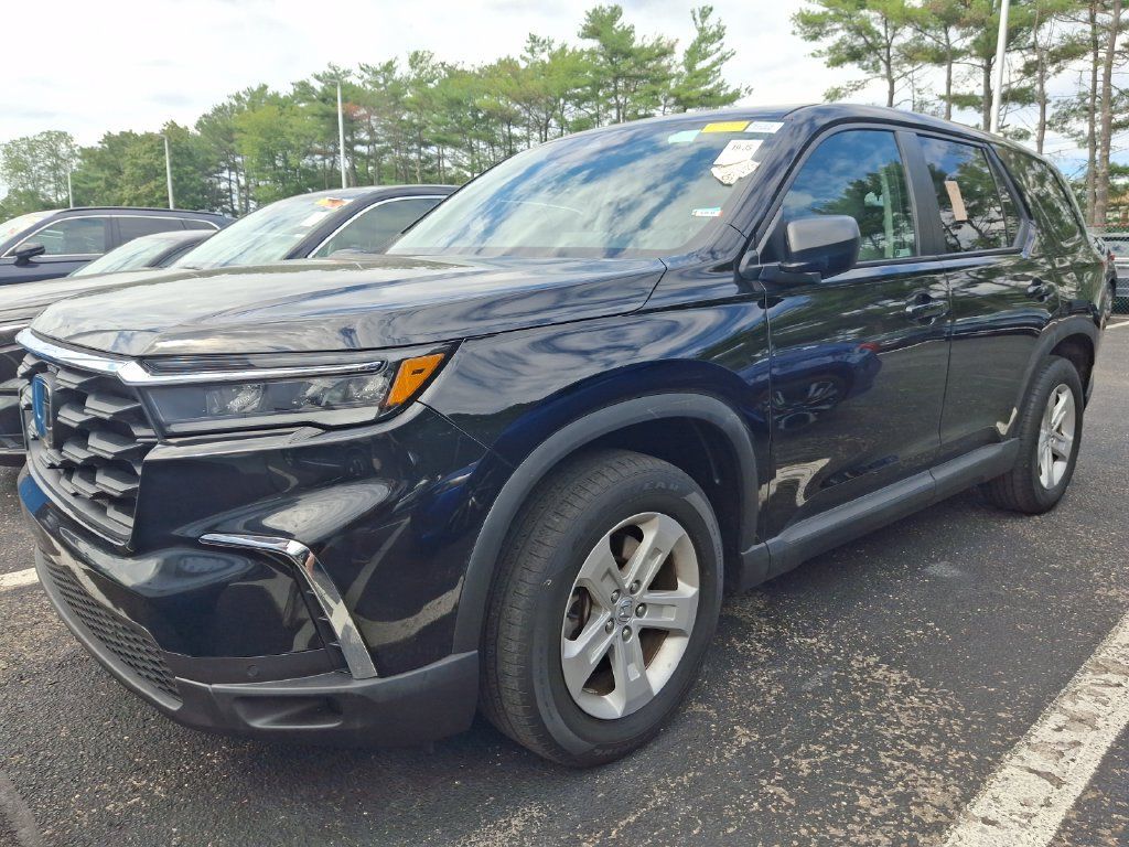 Certified 2023 Honda Pilot LX image 1
