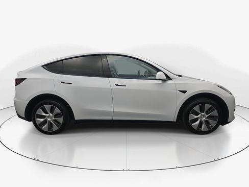 Used 2021 Tesla Model Y Long Range image 8