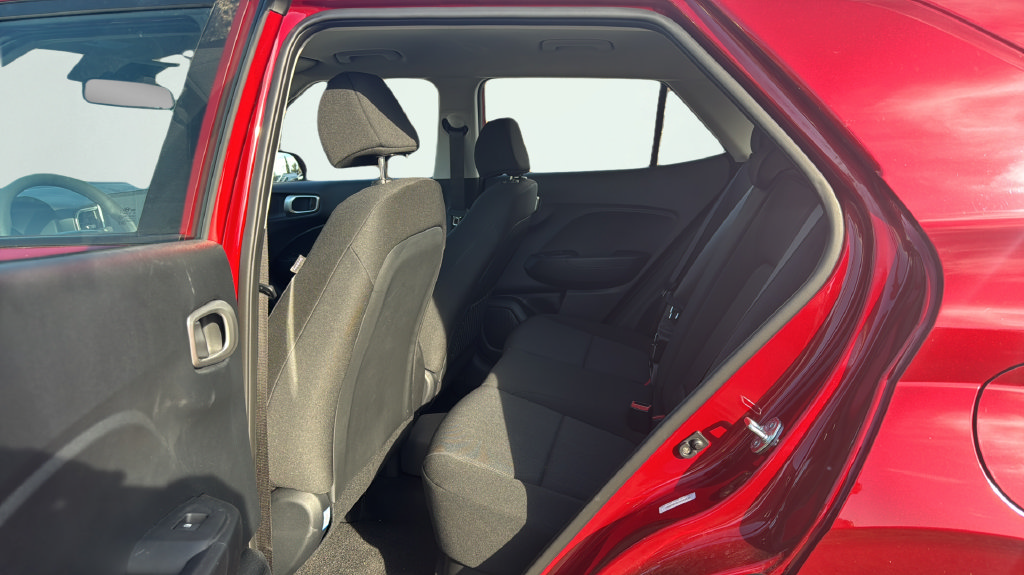 Used 2026 Hyundai Venue SE FWD image 13
