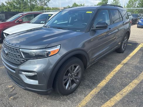 Used 2023 Ford Explorer XLT w/ Equipment Group 202A AWD/4WD image 2