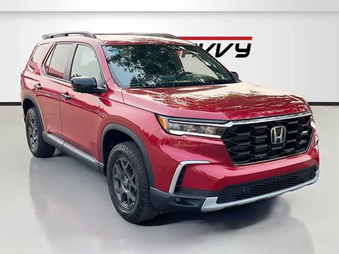 Used 2023 Honda Pilot TrailSport image 1
