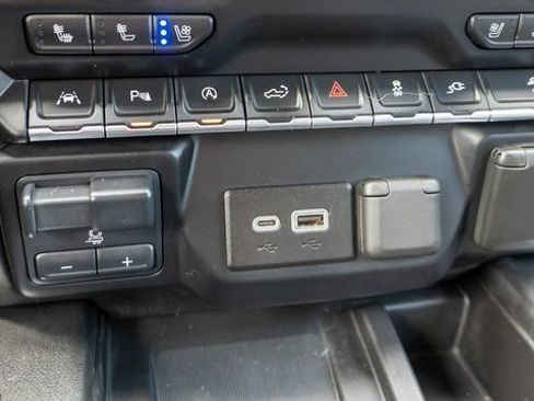 Used 2020 Chevrolet Silverado 1500 LTZ w/ LTZ Premium Package AWD/4WD image 31